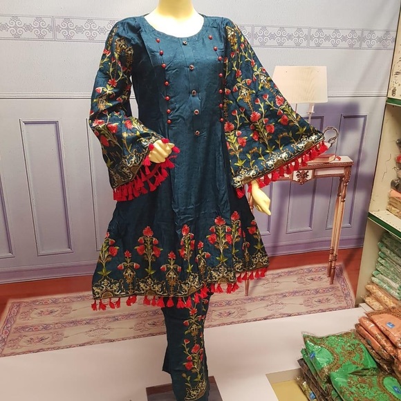 Party wear - Picture 15 of 16